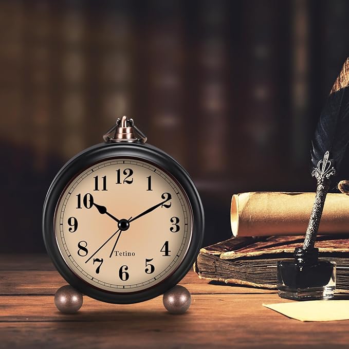 Analog Alarm Clock,Battery Powered Desk Clocks with Night Light,Silent Non Ticking,Retro Simply Design Alarm Clocks for Living Room, Bedroom, Bedside,Dormitory,Decor,Gift (Black)