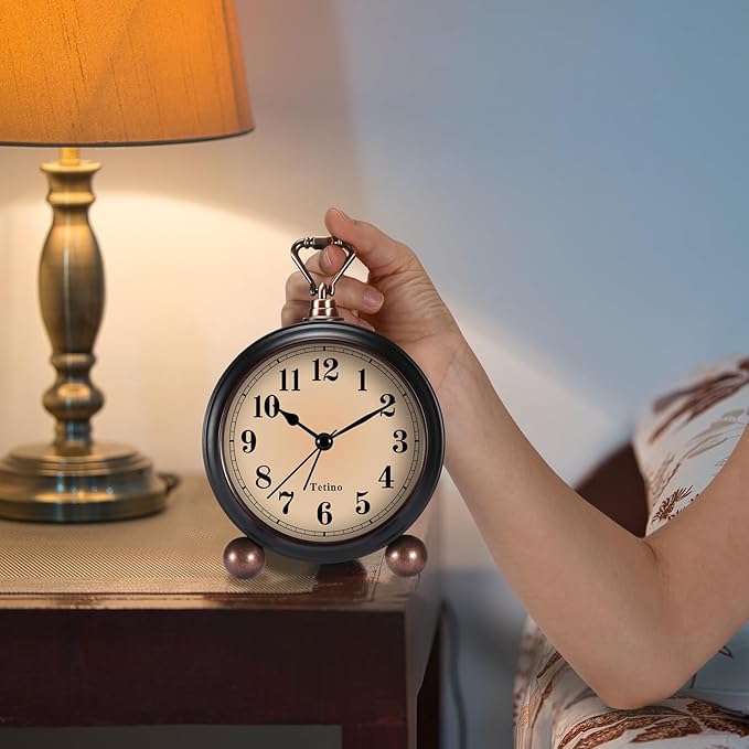 Analog Alarm Clock,Battery Powered Desk Clocks with Night Light,Silent Non Ticking,Retro Simply Design Alarm Clocks for Living Room, Bedroom, Bedside,Dormitory,Decor,Gift (Black)